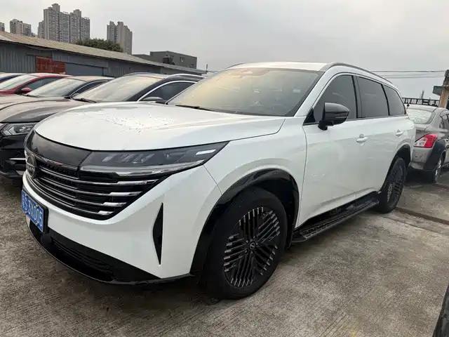 NISSAN EXPLORING THE LAND