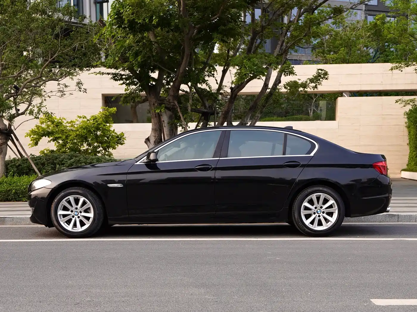 BMW 5 Series 2011 523Li Luxury фото 4