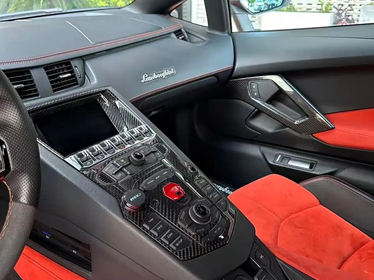 Lamborghini Aventador 2011 LP 700-4 фото 8