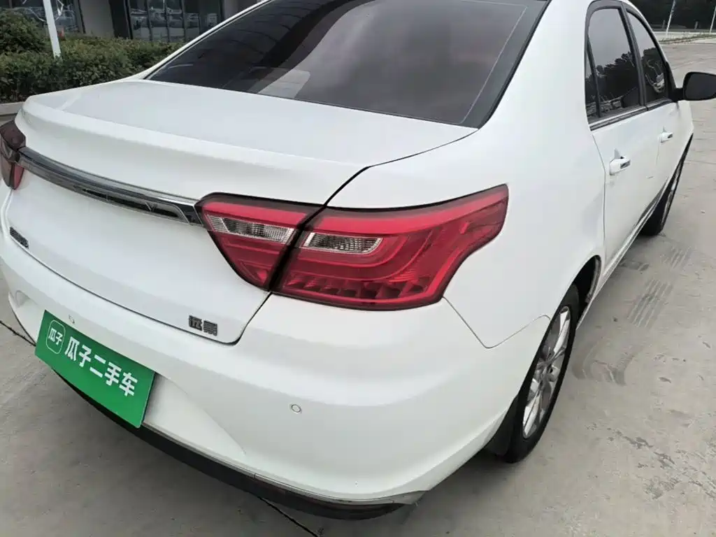 Фото 8 - Geely Vision