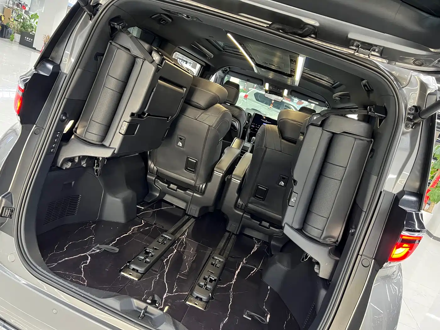 Toyota Vellfire 2024 Crown Hybrid 2.5L Executive Premium Edition фото 8