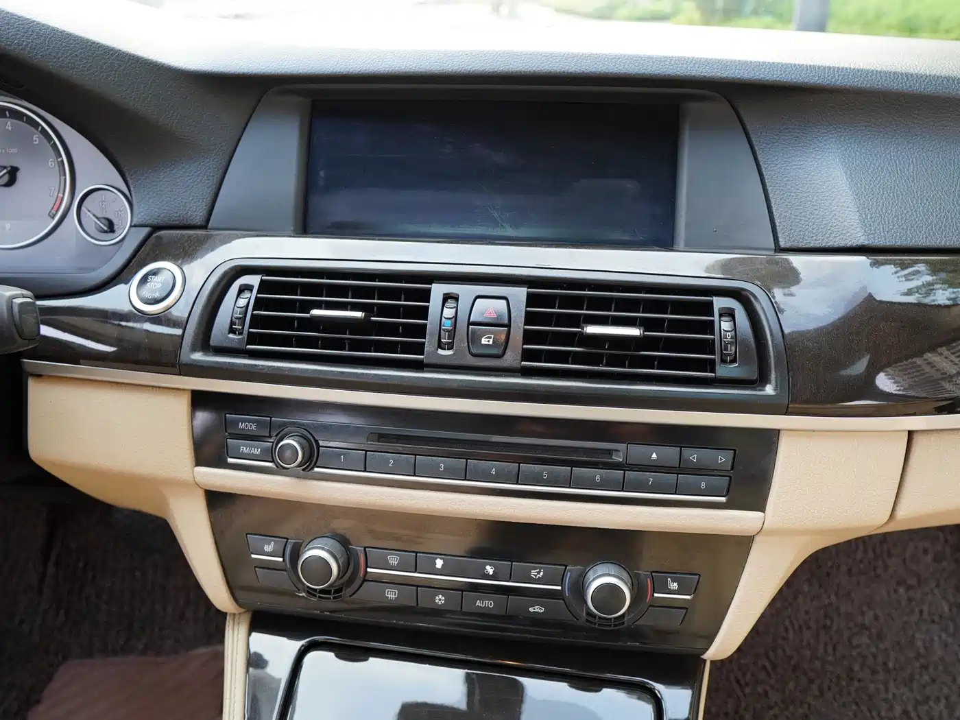BMW 5 Series 2011 523Li Luxury фото 9