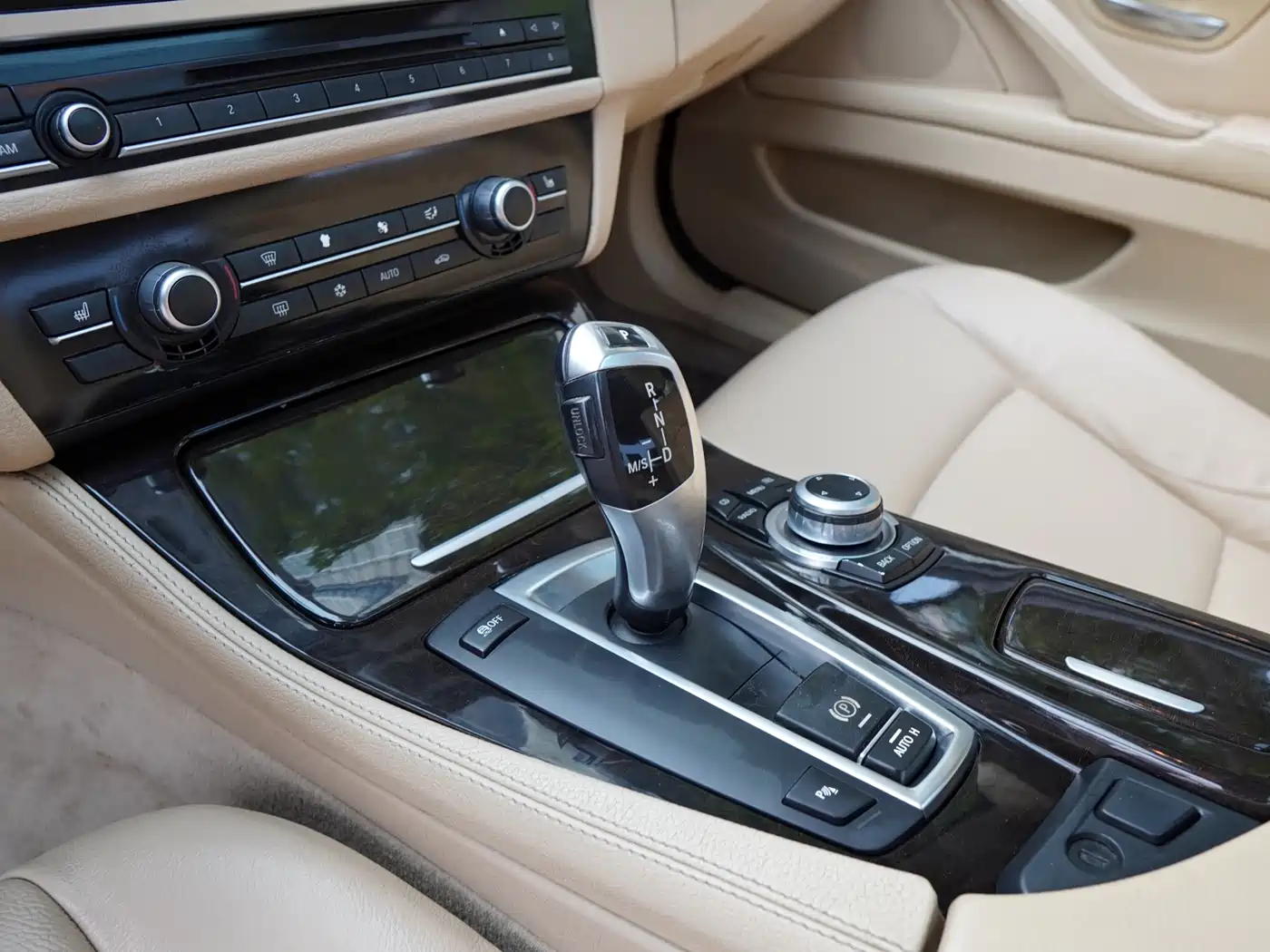 BMW 5 Series 2011 523Li Luxury фото 22
