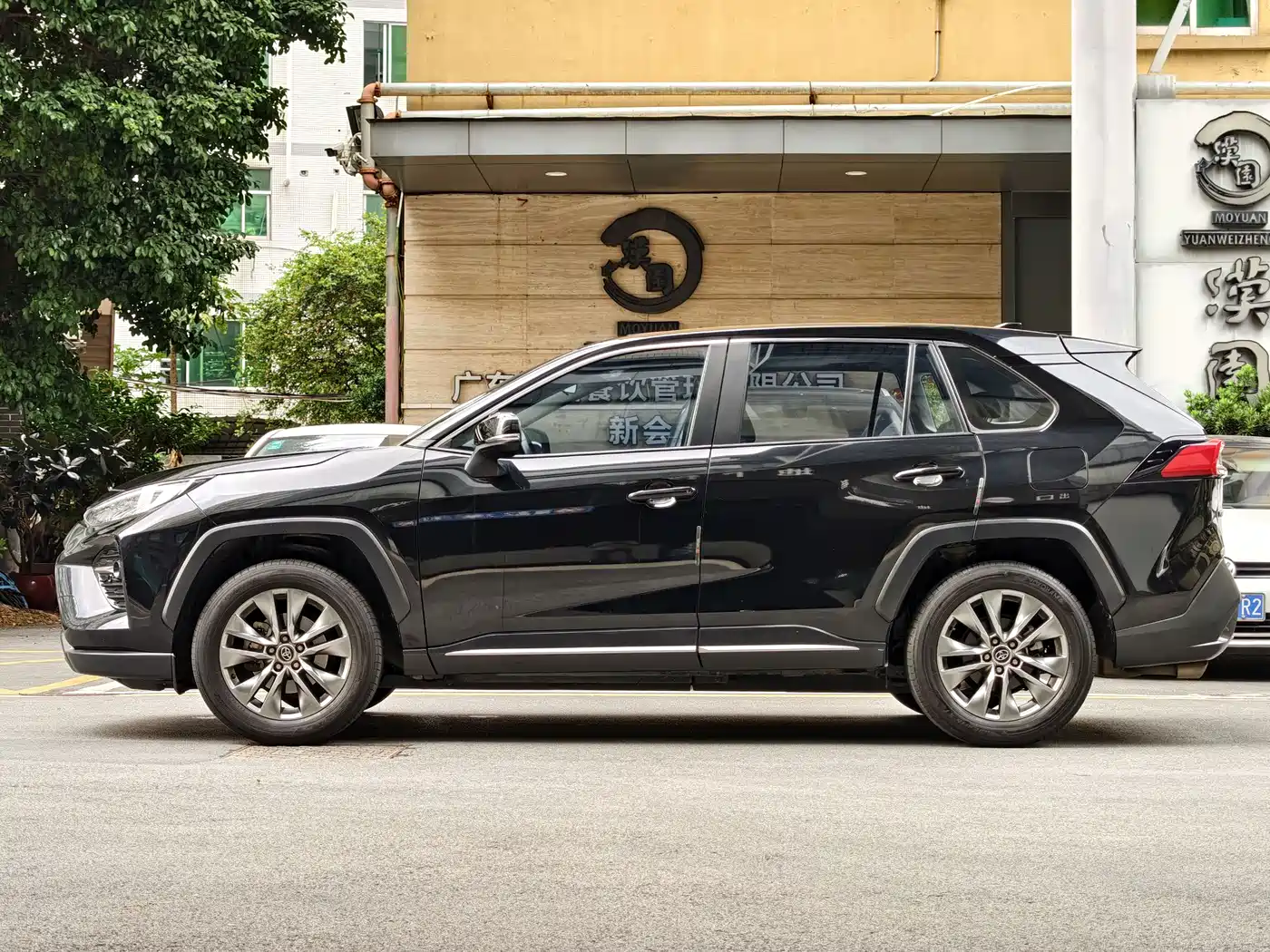 Toyota Wildlander 2023 2.0L CVT FWD Urban фото 7