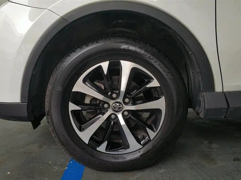 Toyota RAV4 Rongfang 2016 2.0L CVT 2WD Trend (China V) фото 6