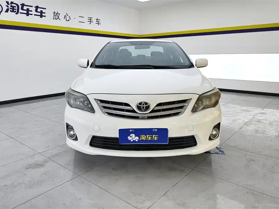 Toyota Corolla 2013 Special Edition 1.8L CVT Ultimate Cool GL-i фото 2