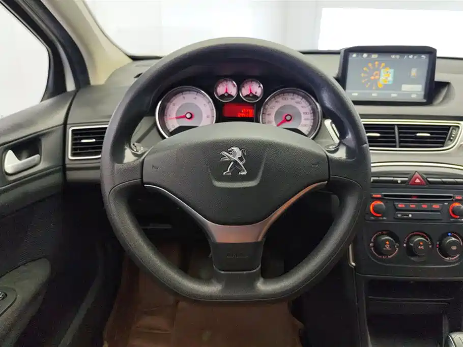 Peugeot 308 2014 Model Joy Edition Classic 1.6L Manual Superior Style фото 15