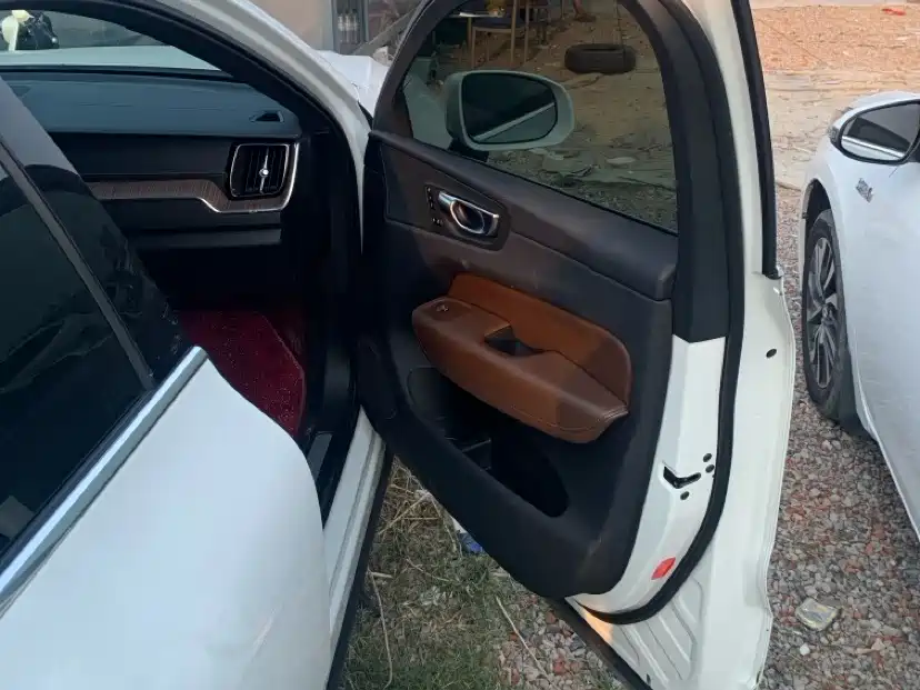 VOLVO XC60 PLUG-IN HYBRID