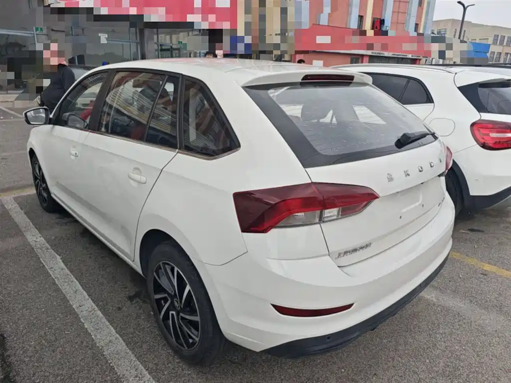 Škoda Skoda Rapid Spaceback 2020 1.5L Auto Comfort фото 23