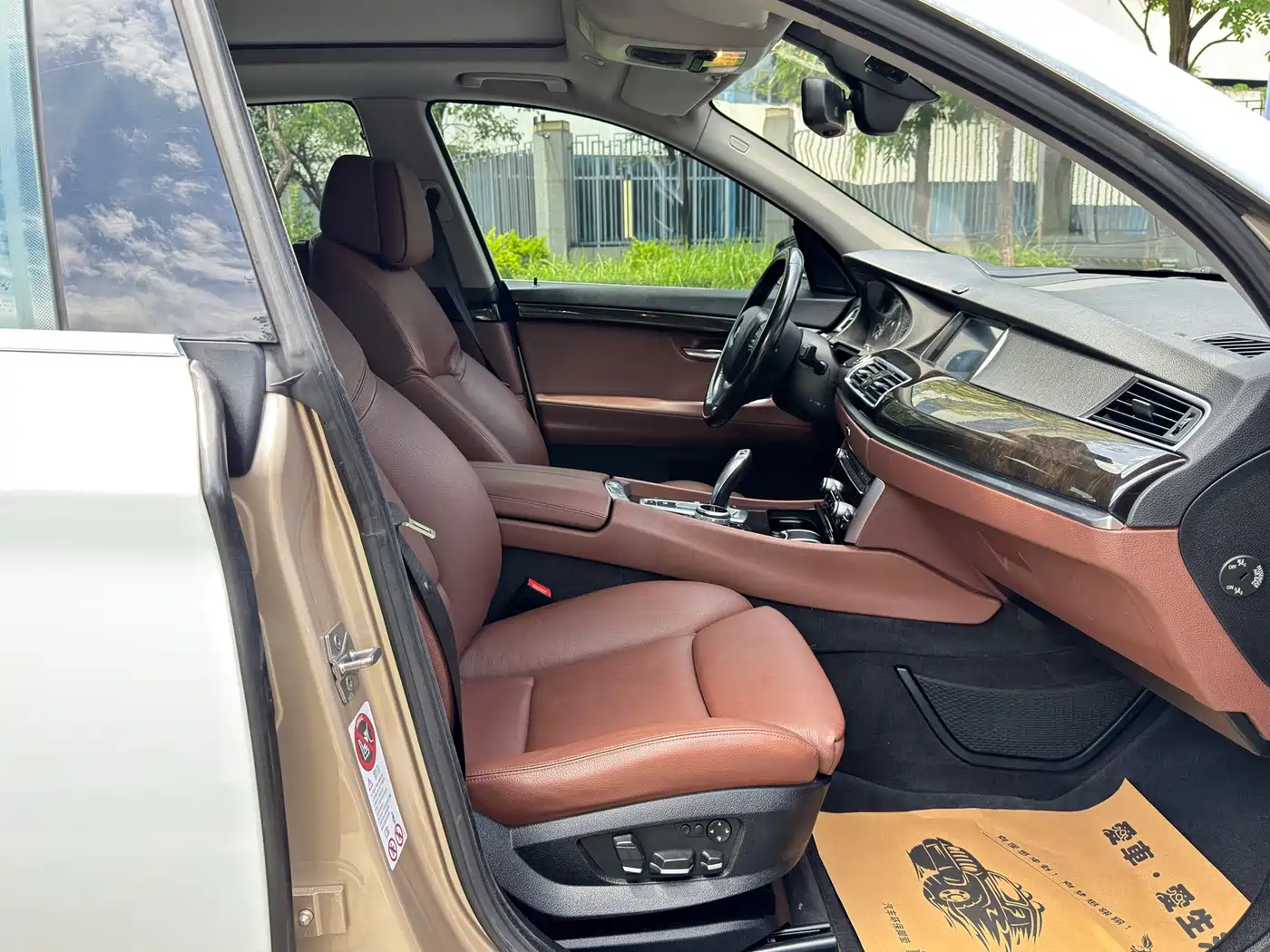 BMW 5 Series GT 2010 535i Luxury Model фото 17