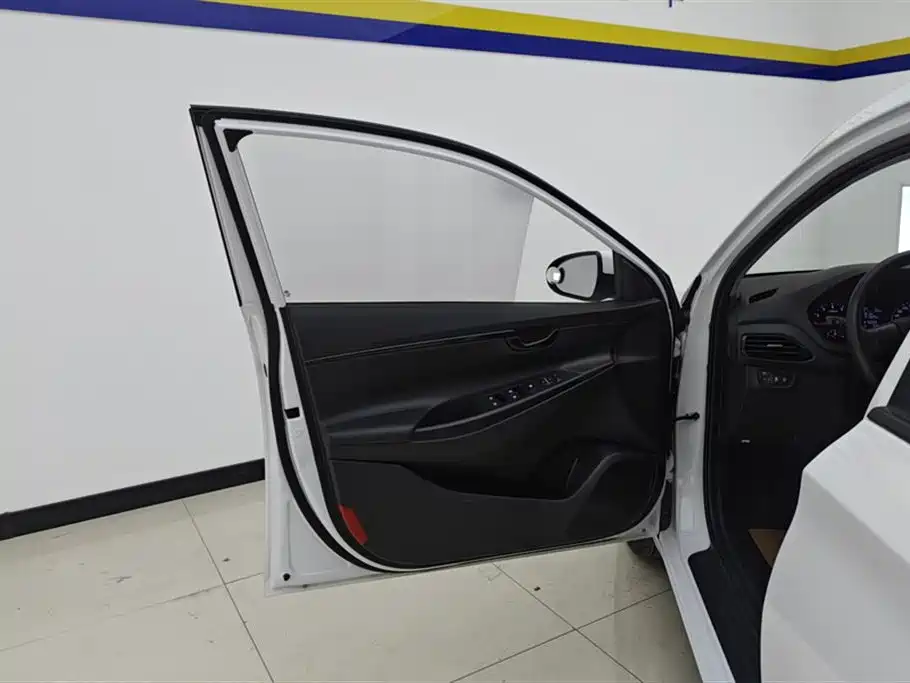 Hyundai Elantra 2020 1.6L Auto GL Pleasing Edition фото 7