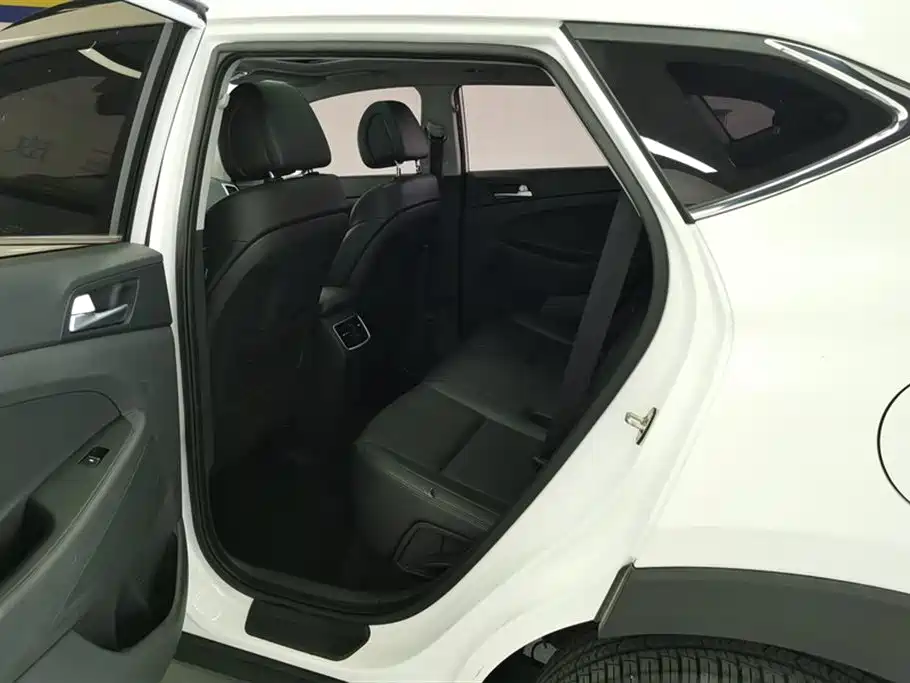 Hyundai Tucson 2018 1.6T DCT 2WD 15th Anniversary Special Edition фото 11