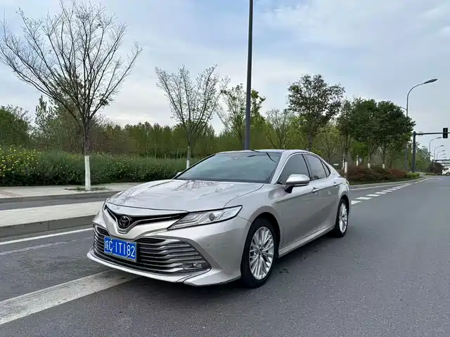 TOYOTA CAMRY