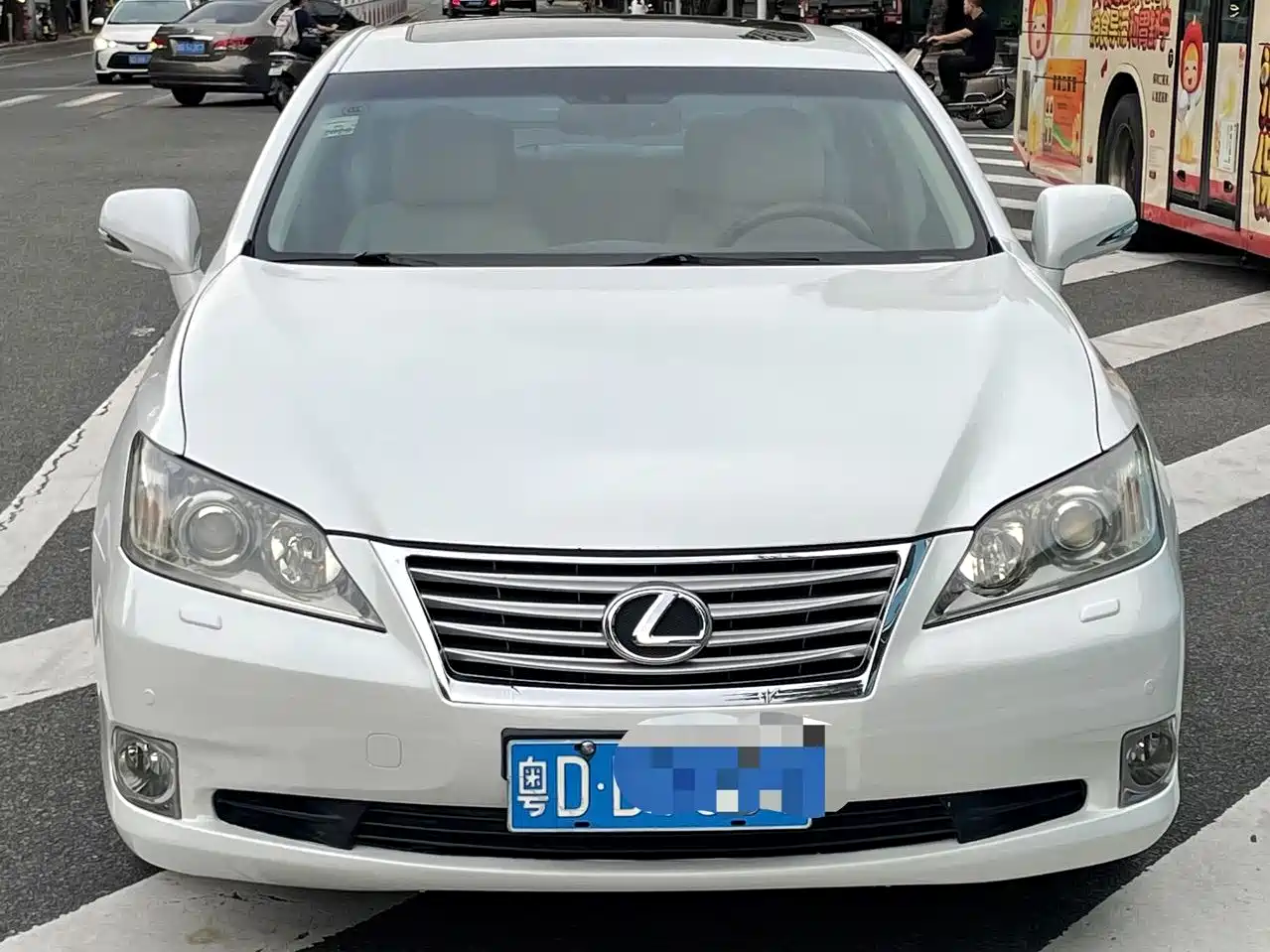 Фото 2 - Lexus ES