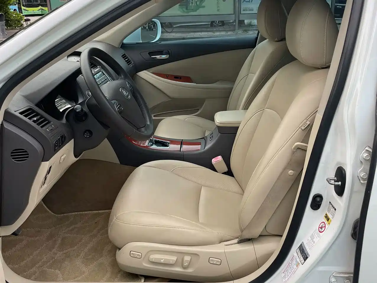 Фото 4 - Lexus ES