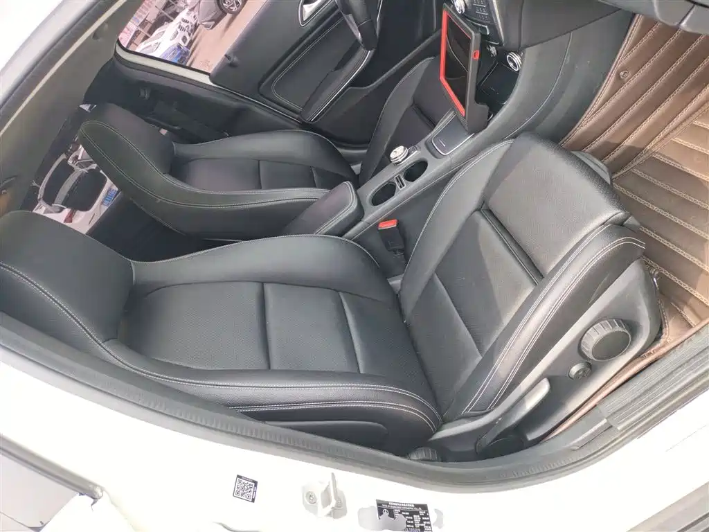 Mercedes-Benz GLA 2017 GLA 200 Dynamic фото 25