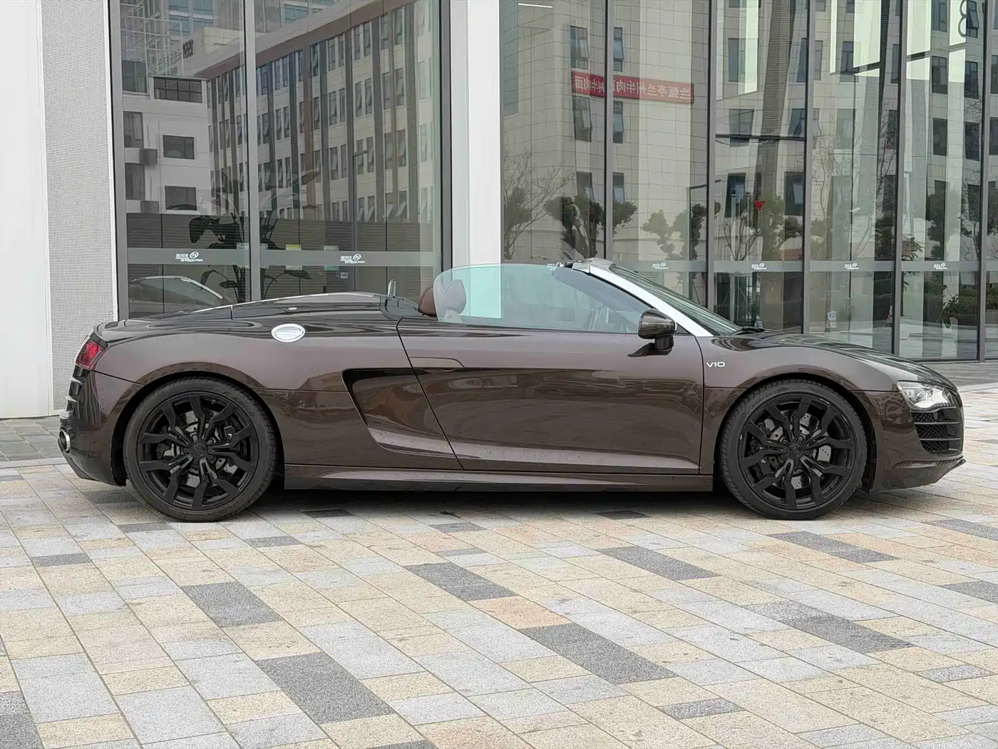 Audi R8 2011 Spyder 5.2 FSI quattro фото 5
