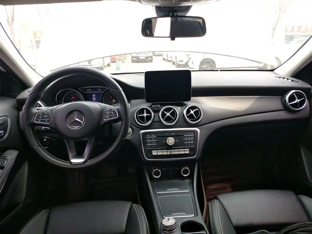 Mercedes-Benz GLA 2017 GLA 200 Dynamic фото 10