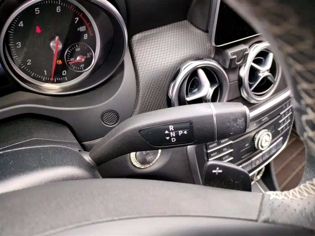 Mercedes-Benz GLA 2017 GLA 200 Dynamic фото 14