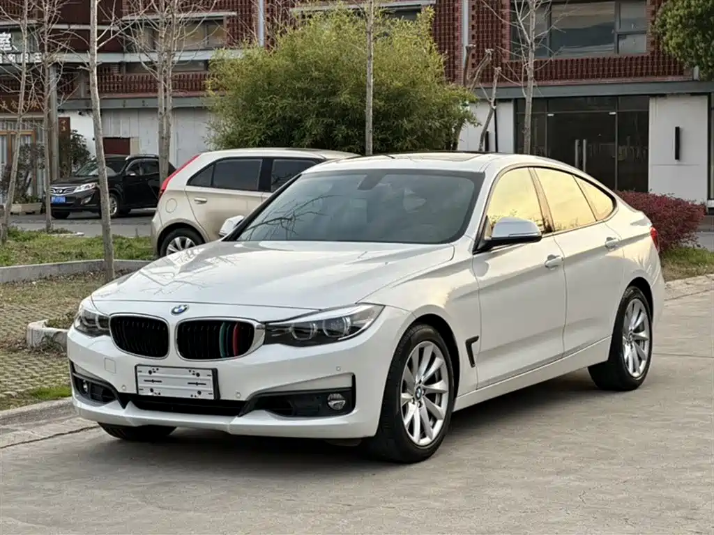 BMW 3 Series GT 2018 320i Fashion фото 2