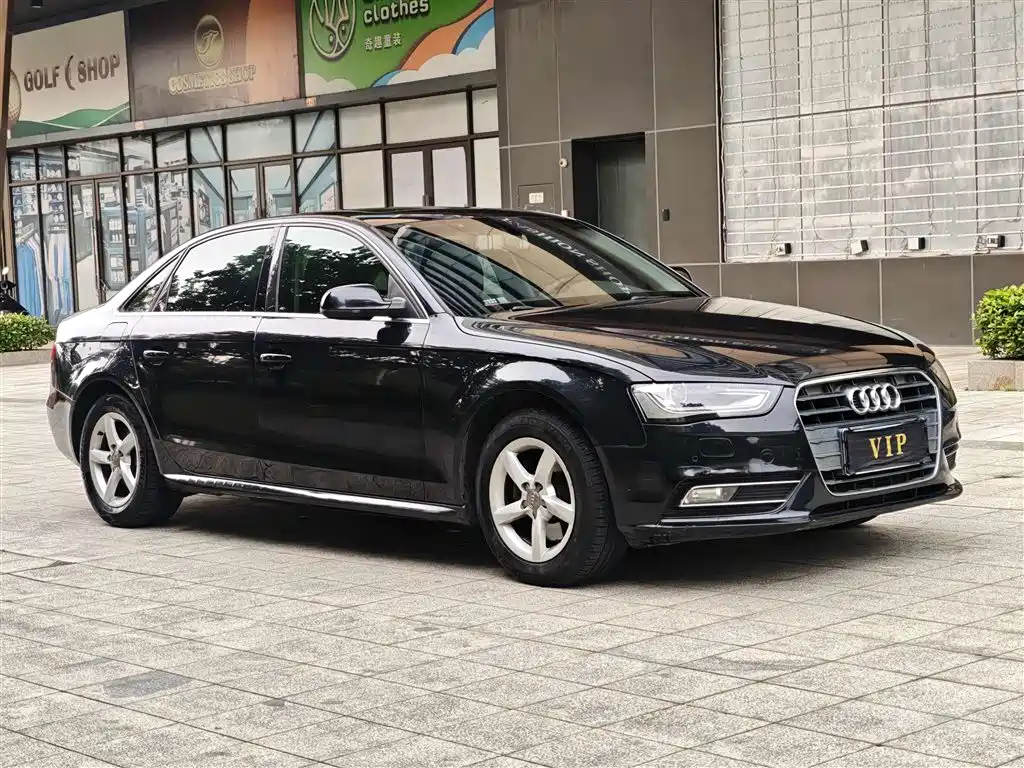 Audi A4L 2013 35 TFSI Automatic Comfort фото 3