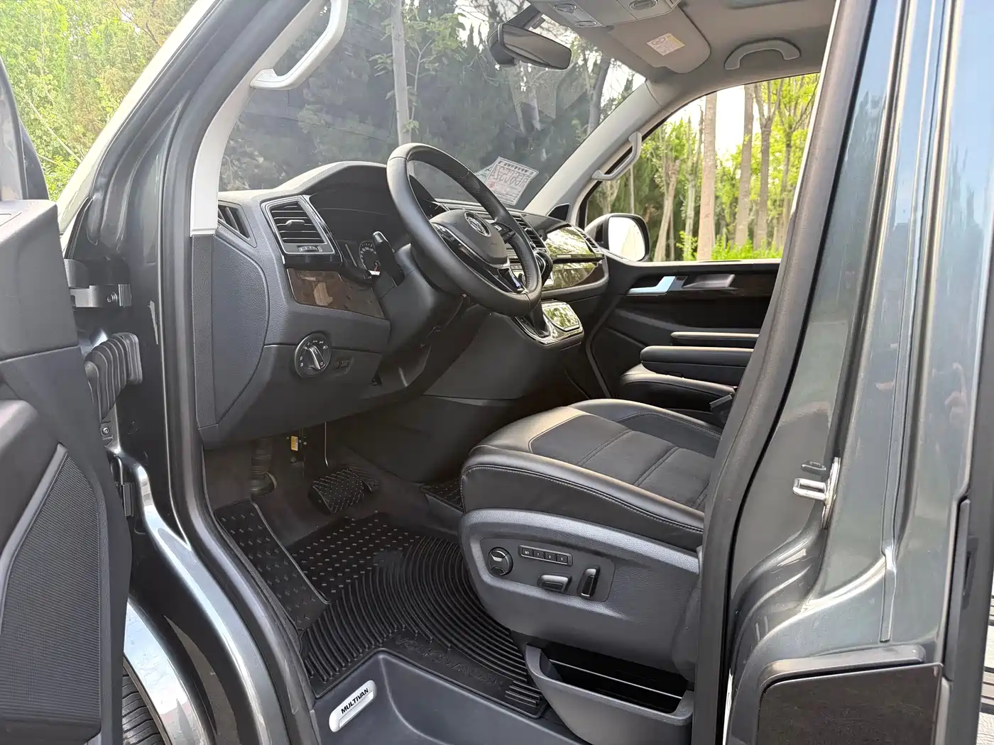 Volkswagen Multivan 2018 2.0TSI 4WD Explorer Edition 7-Seater фото 9