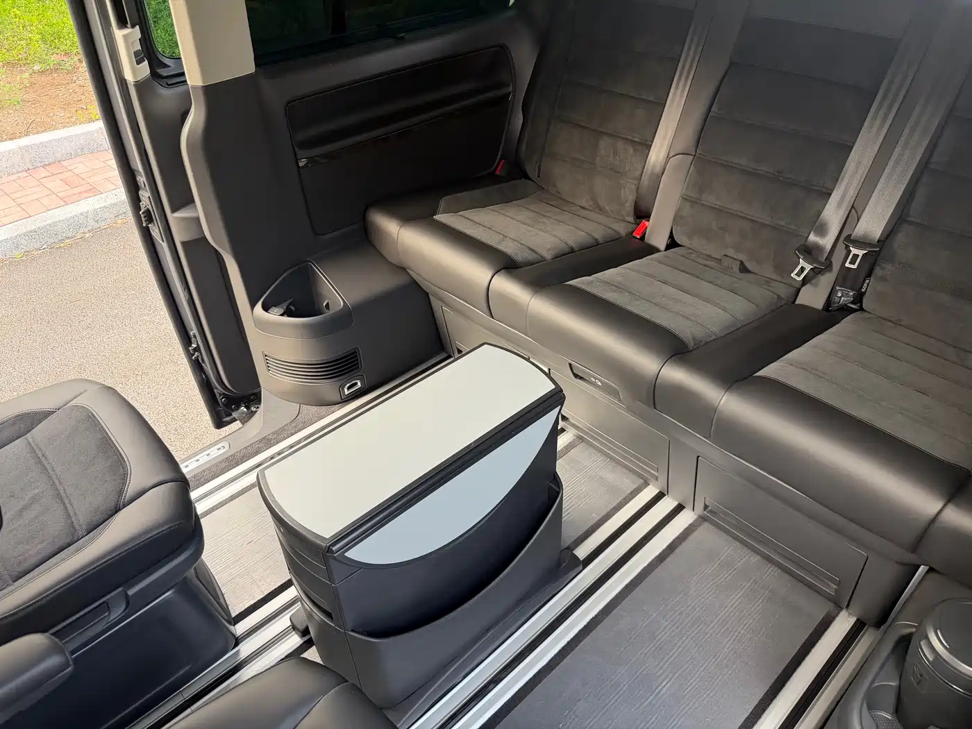 Volkswagen Multivan 2018 2.0TSI 4WD Explorer Edition 7-Seater фото 17