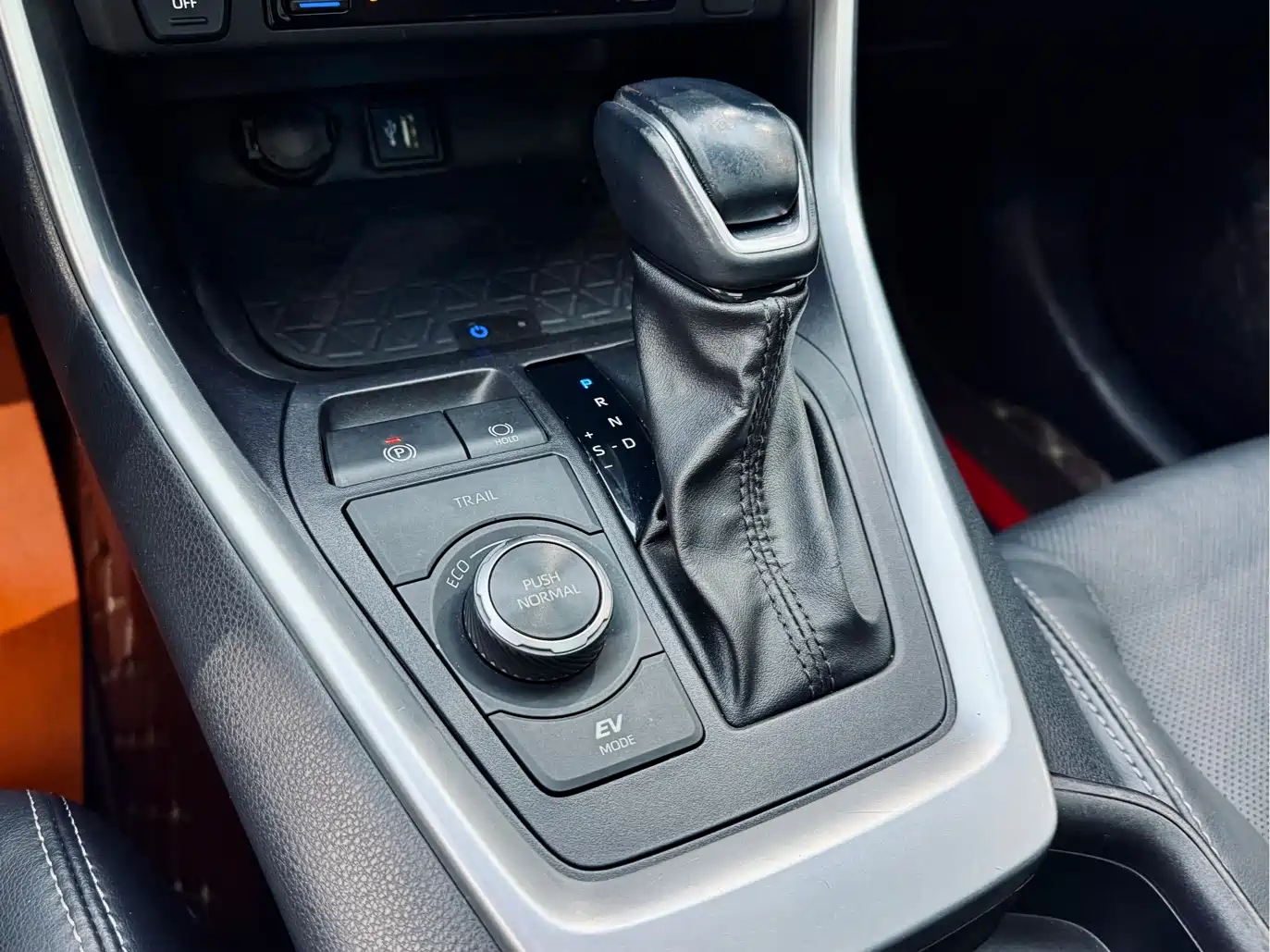 Toyota Wildlander 2023 Hybrid 2.5L E-CVT AWD Premium Edition фото 16