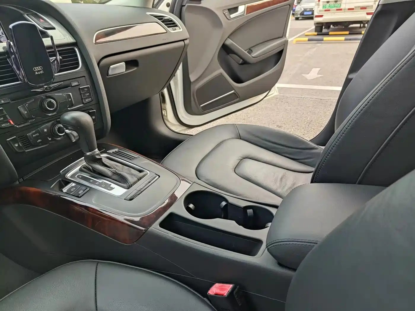 Audi A4L 2012 2.0 TFSI Auto Standard фото 12