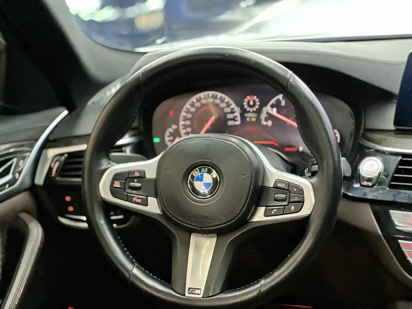BMW 5 Series 2019 525Li M Sport Package фото 14