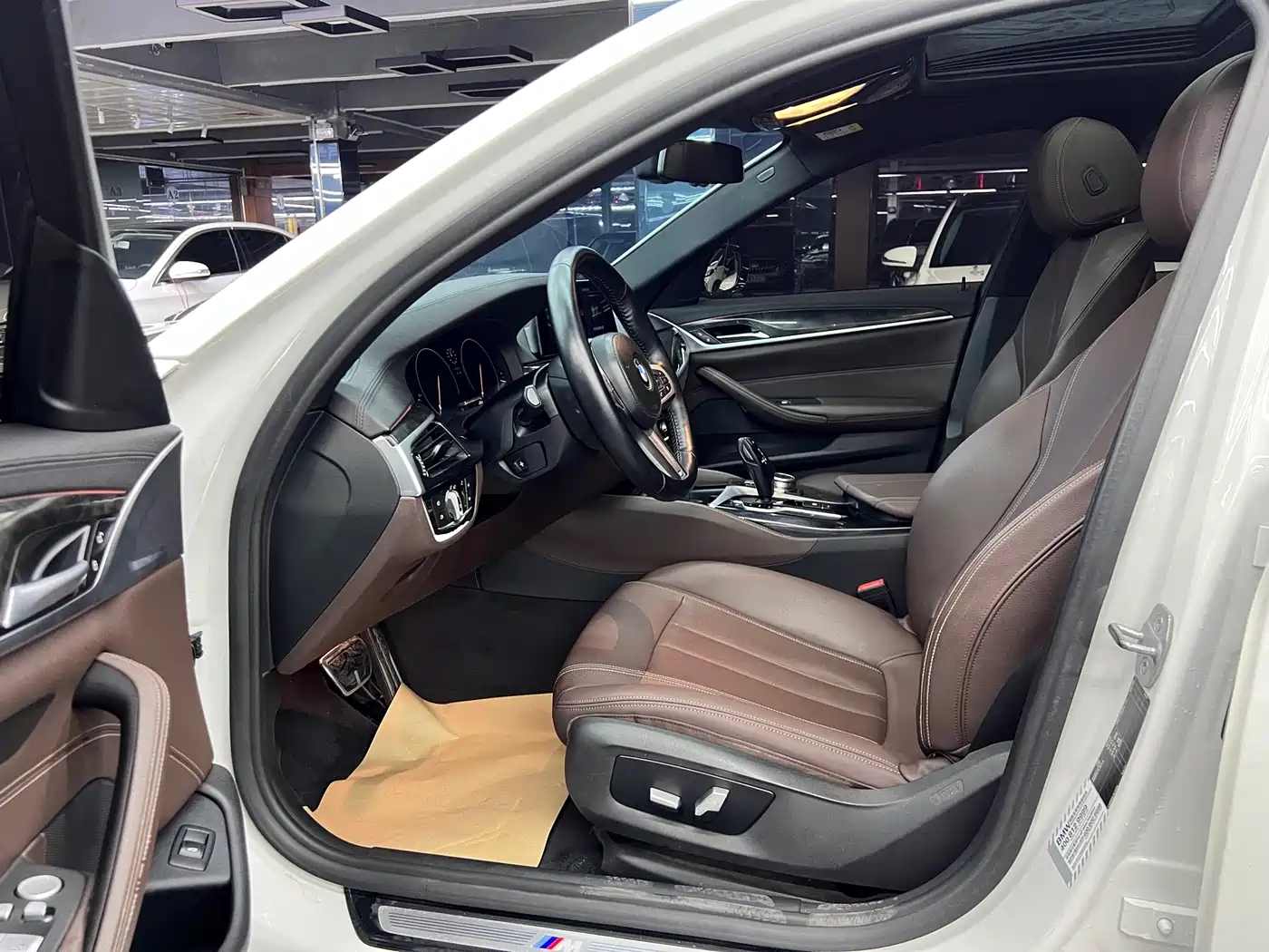 BMW 5 Series 2019 525Li M Sport Package фото 11