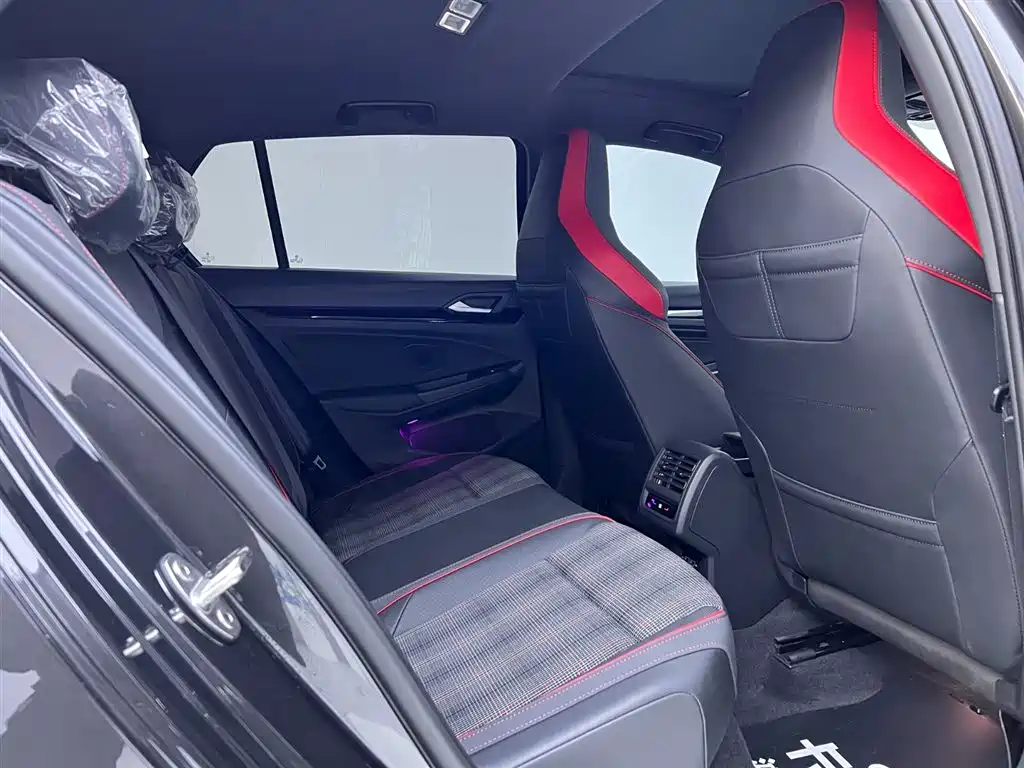 Volkswagen Golf GTI 2023 380TSI DSG GTI фото 22