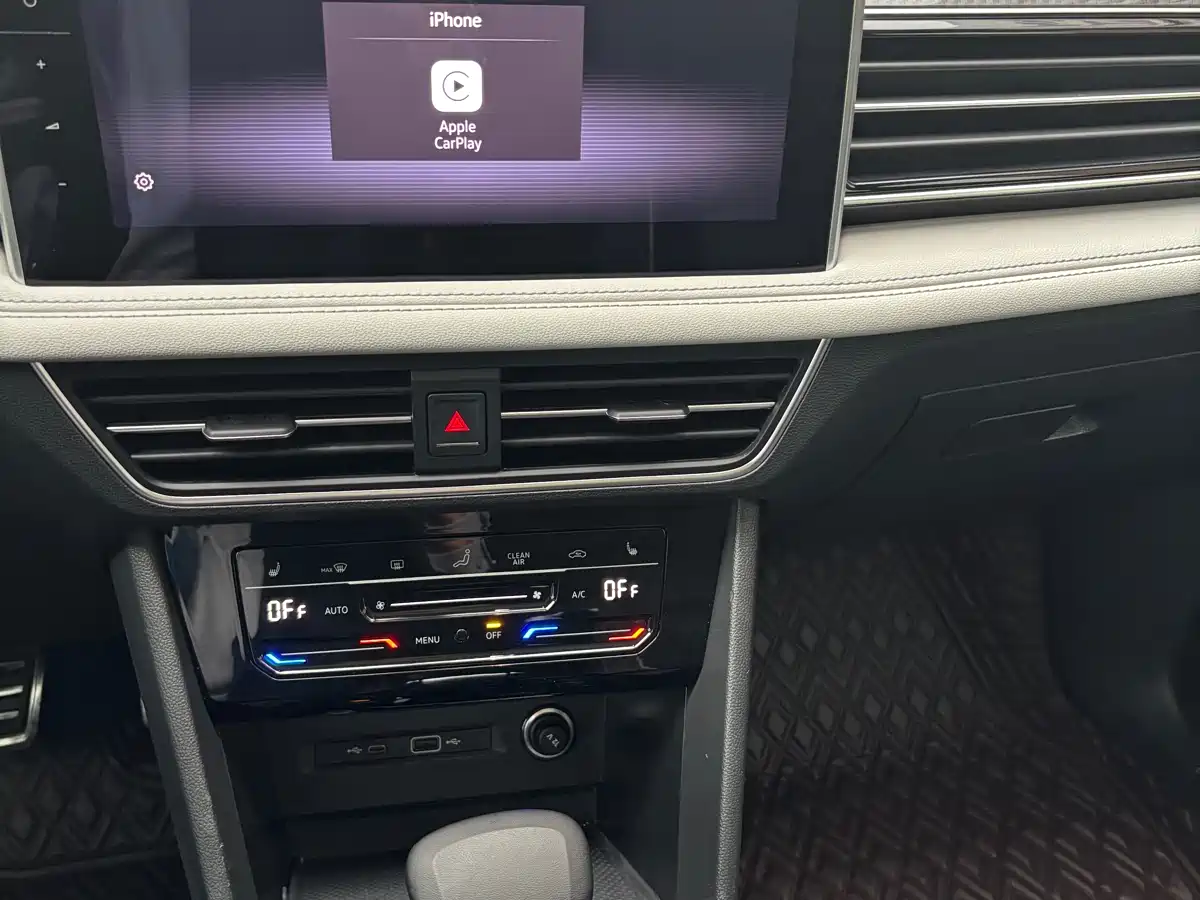 Volkswagen Tiguan L 2023 330TSI Auto 2WD R-Line Premium Edition фото 9