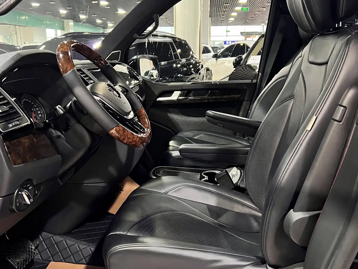 Volkswagen Multivan 2019 2.0TSI 4WD Premium 7-seater фото 6