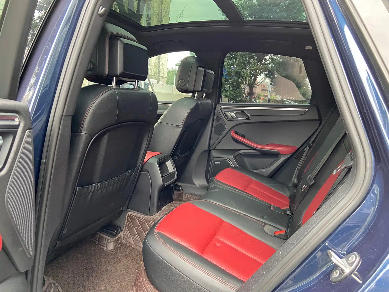 Фото 10 - Porsche Macan