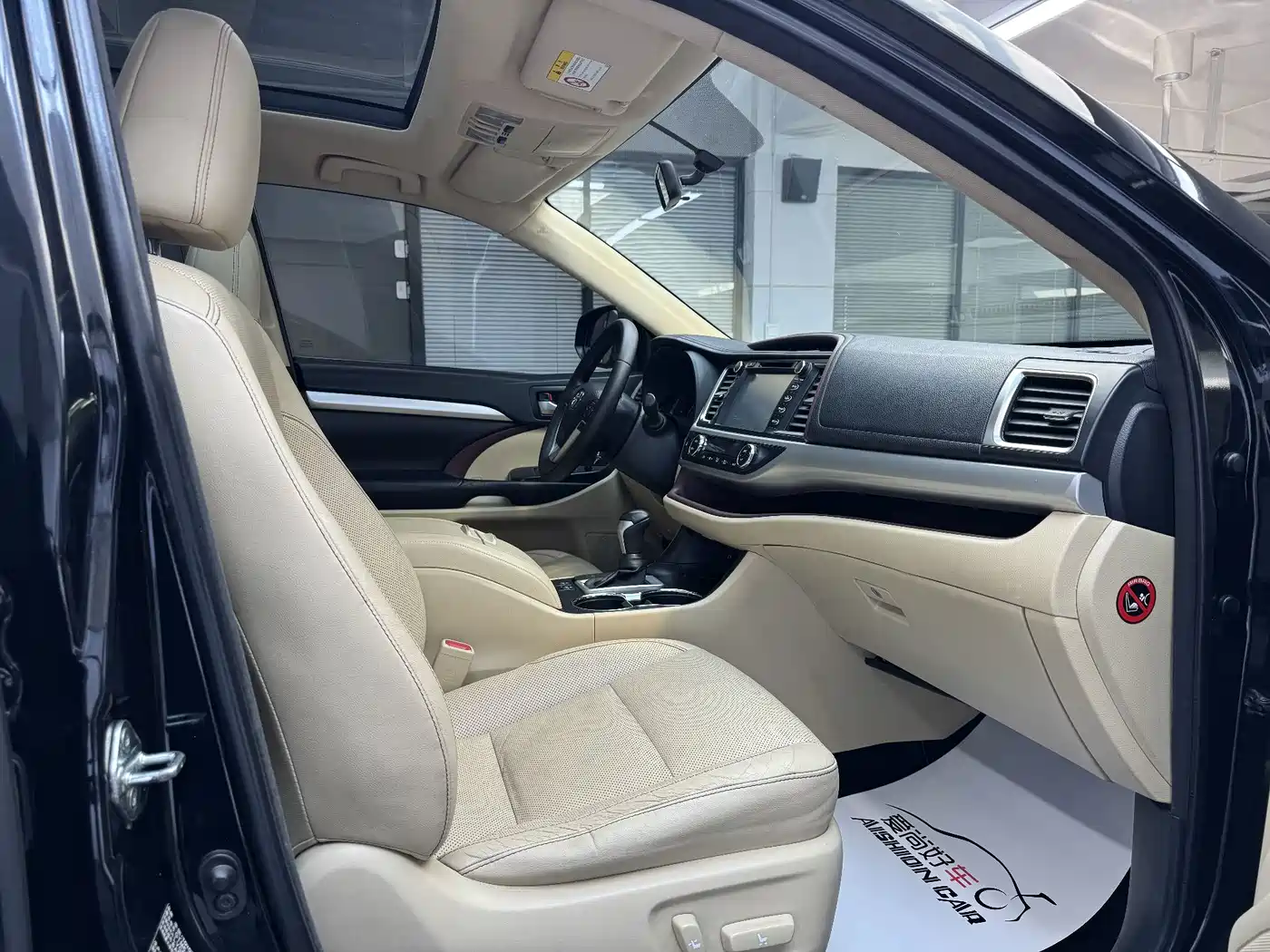 Photo 10 - Toyota Highlander