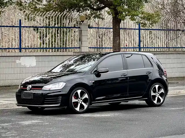 VOLKSWAGEN GOLF GTI