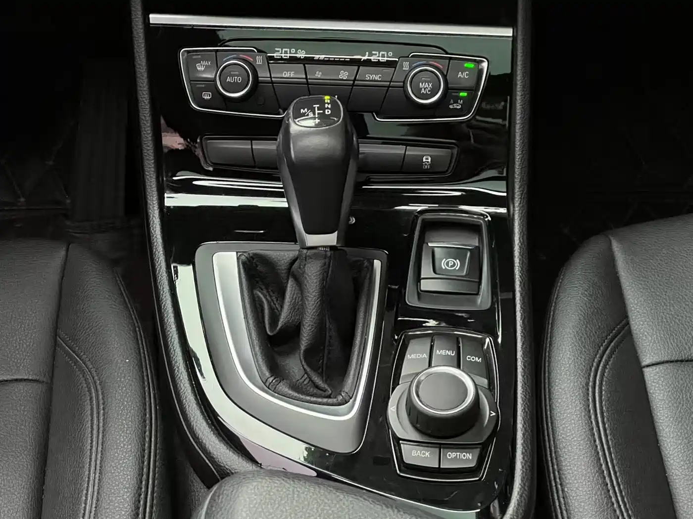 BMW 2 Series Touring 2018 218i Luxury Line фото 14