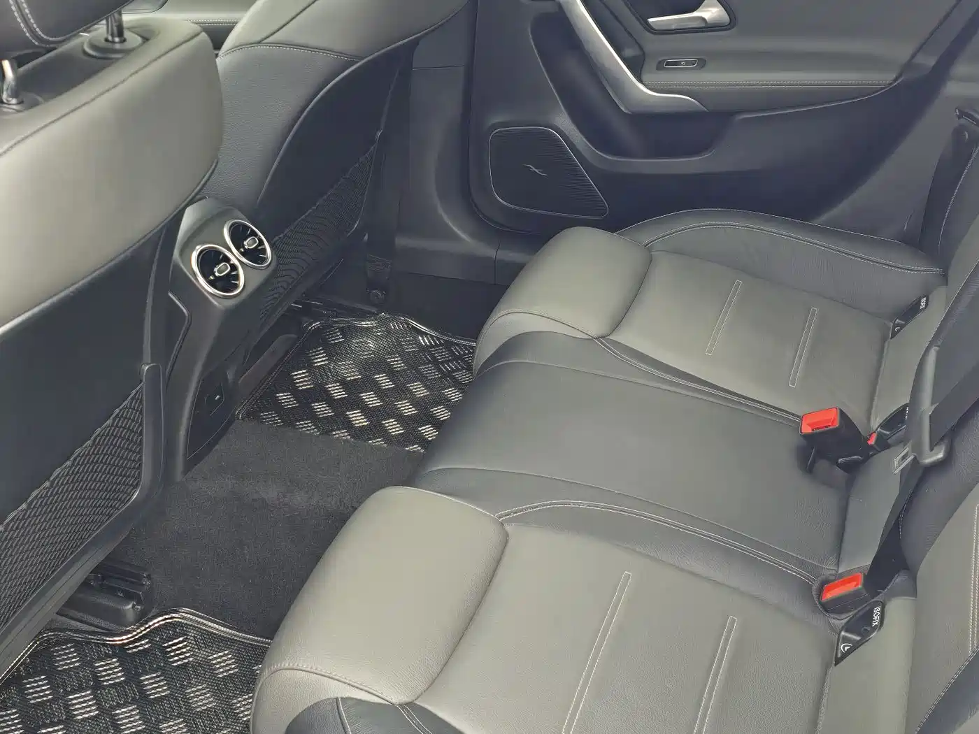 Mercedes-Benz A-Class AMG 2020 AMG A 35 L 4MATIC фото 12