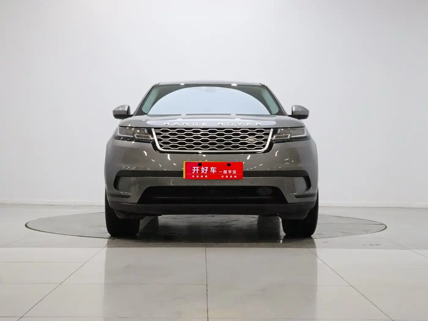 Photo 2 - Land Rover Range Rover Velar