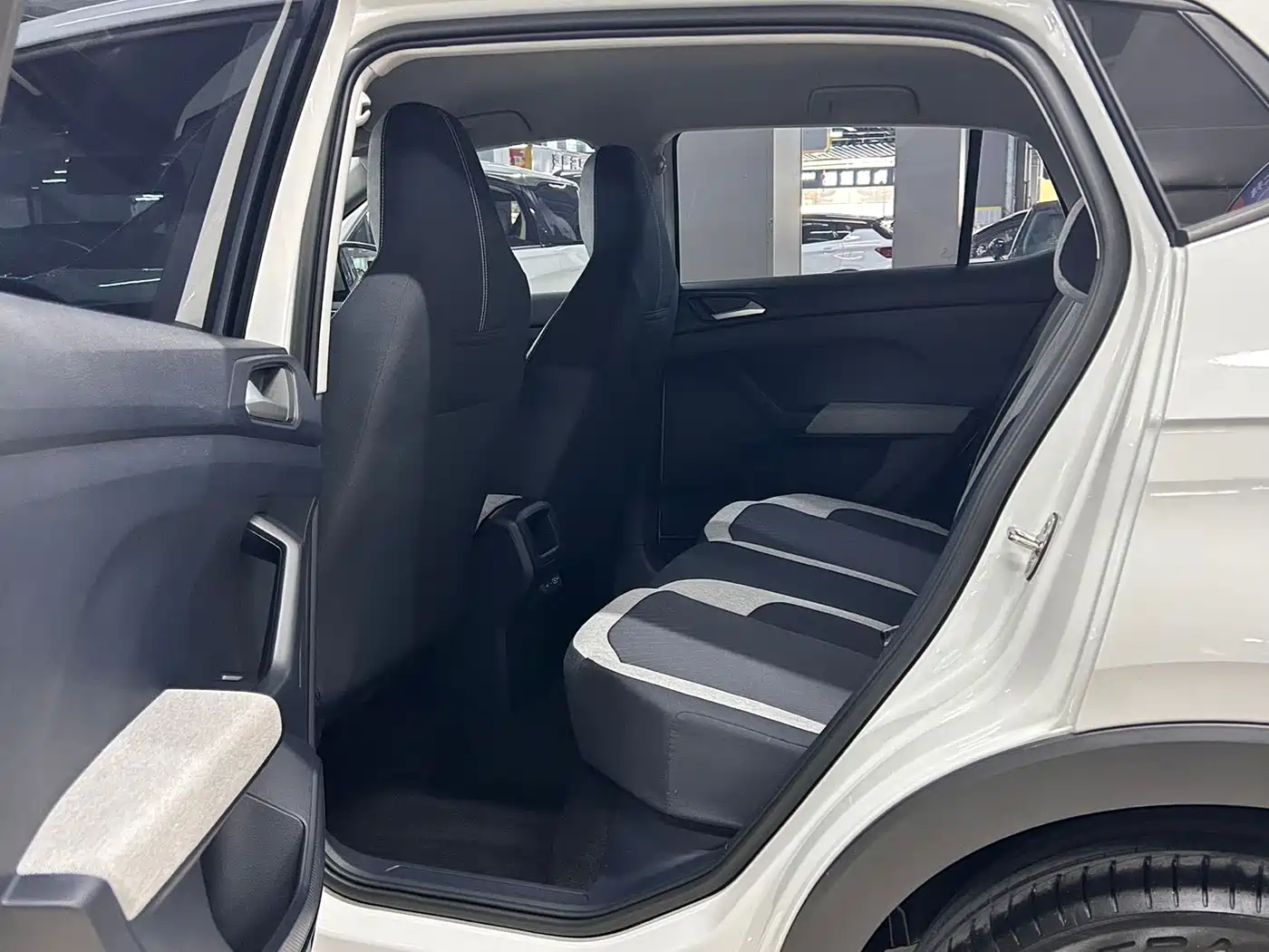 Volkswagen Tharu 2025 Model Rising Star 1.5L Advance Edition фото 10