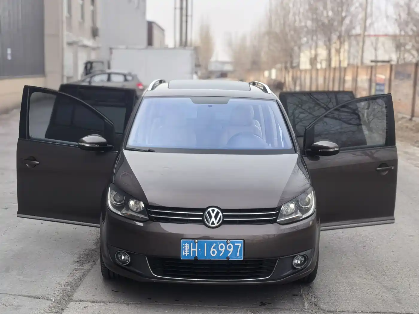 Volkswagen Touran 2011 1.4T DSG Intelligent Elite 5-seater фото 4