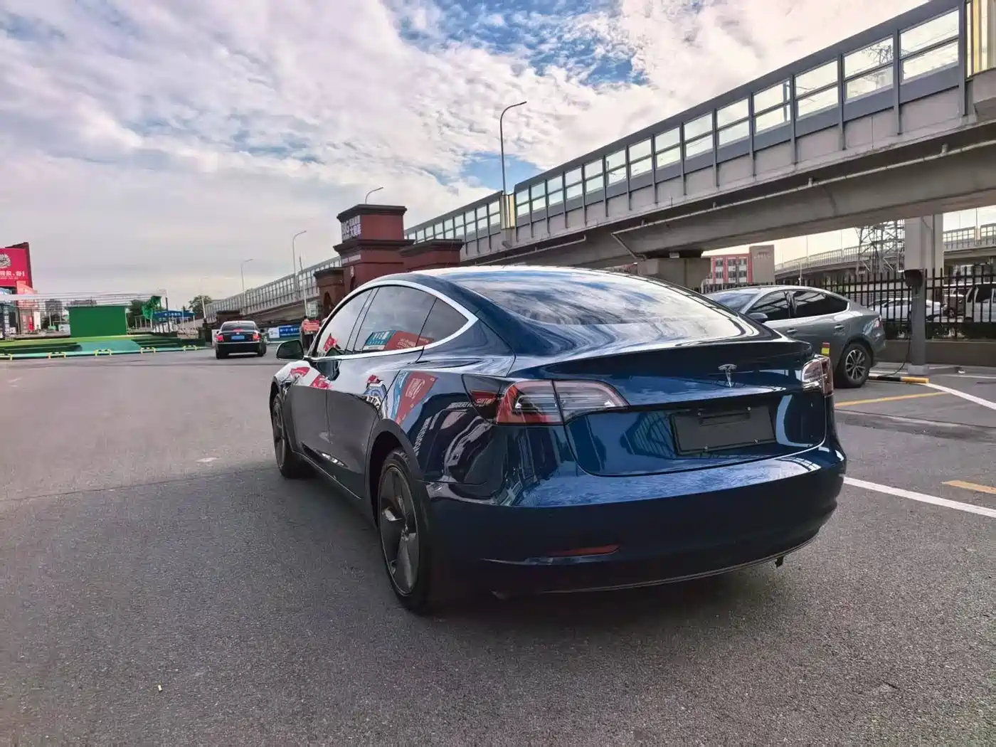 TESLA MODEL 3