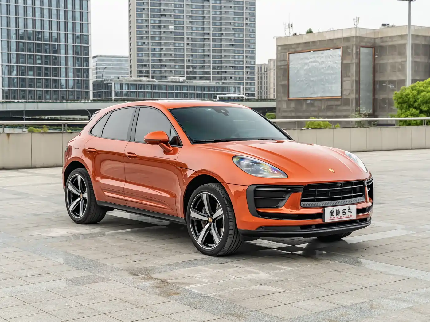 PORSCHE MACAN