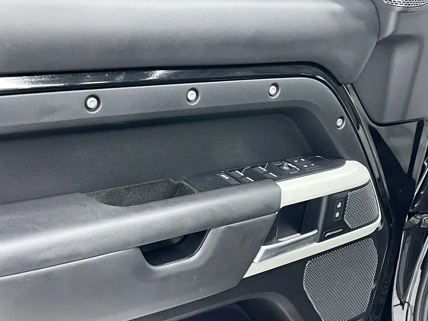 Фото 4 - Land Rover Defender