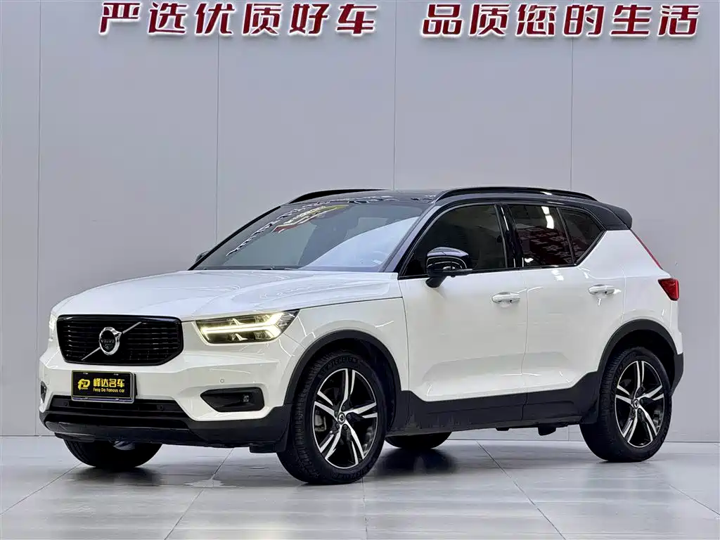 Фото 1 - Volvo XC40