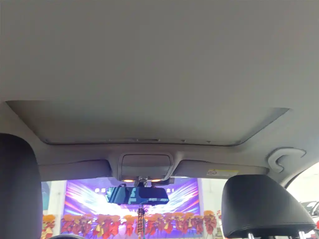 Volkswagen Sagitar 2018 1.6L Manual Comfort фото 18