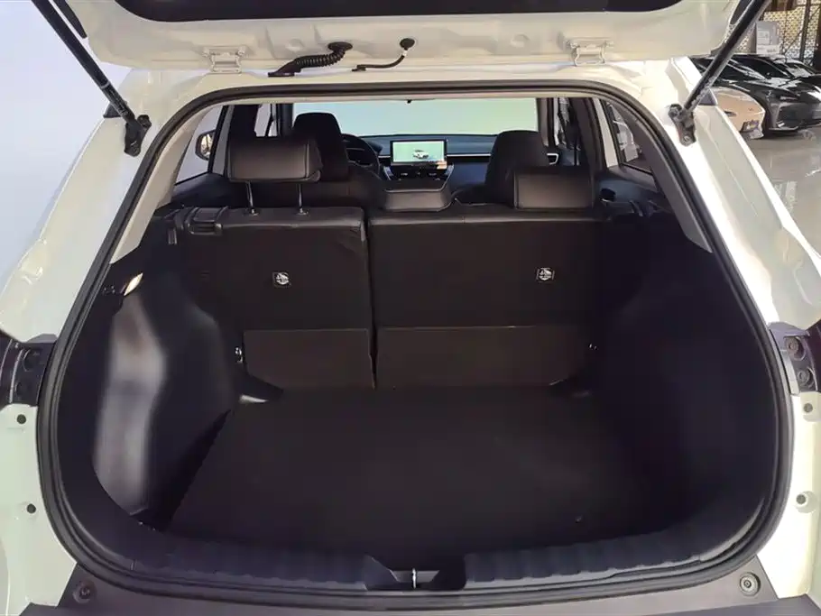 Toyota Frontlander 2023 2.0L CVT Luxury Edition фото 4