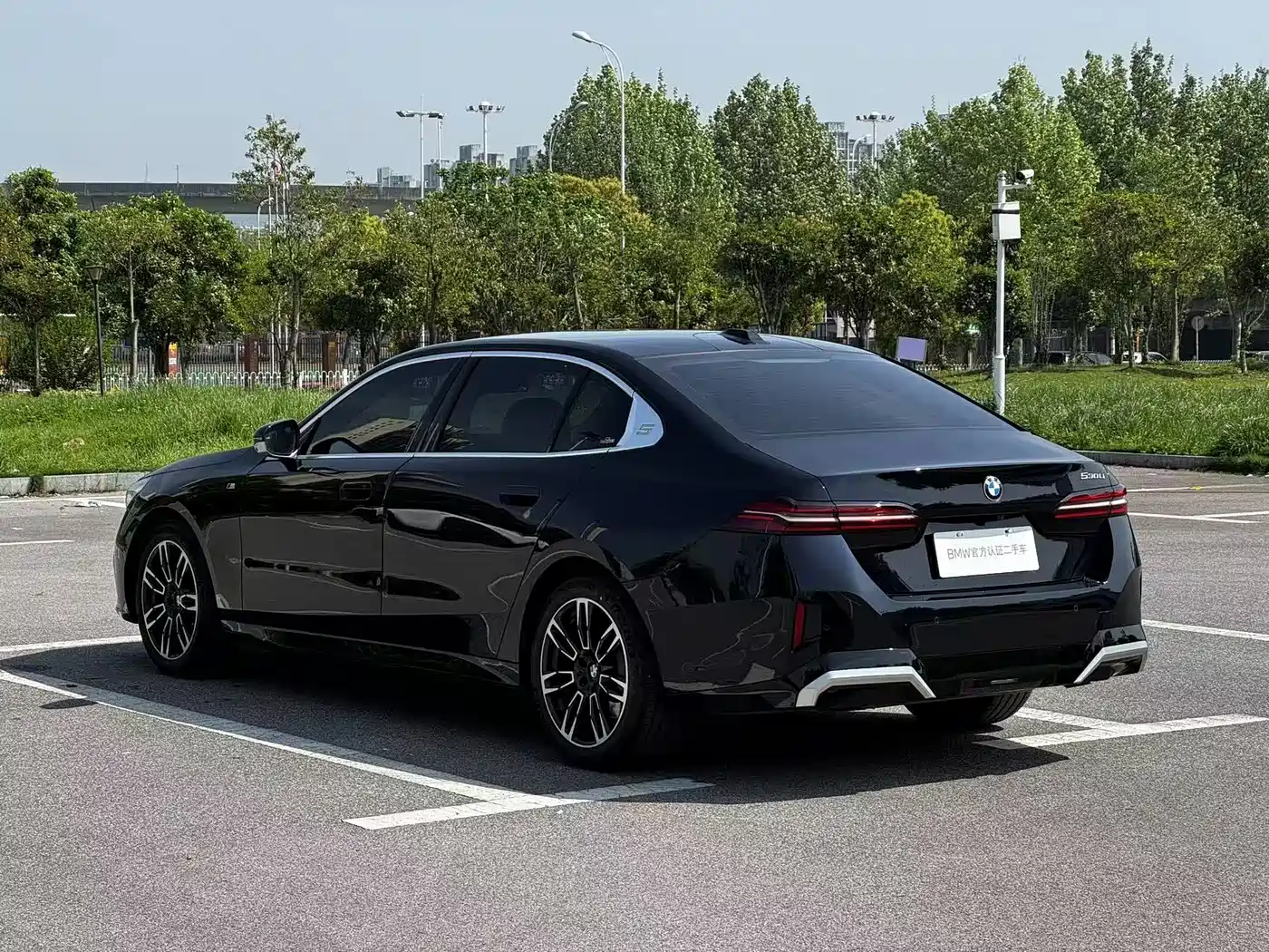 BMW 5 Series 2024 530Li Leading M Sport Package фото 10
