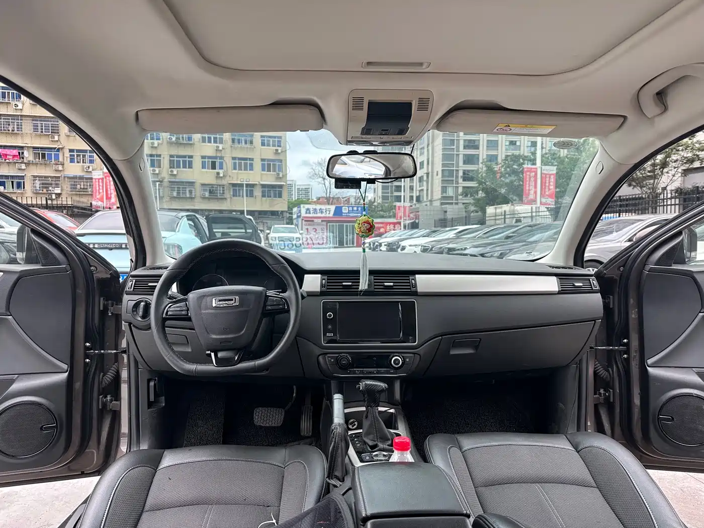 Qoros 3 2016 2016 Sedan 1.6L Automatic Zhiyue